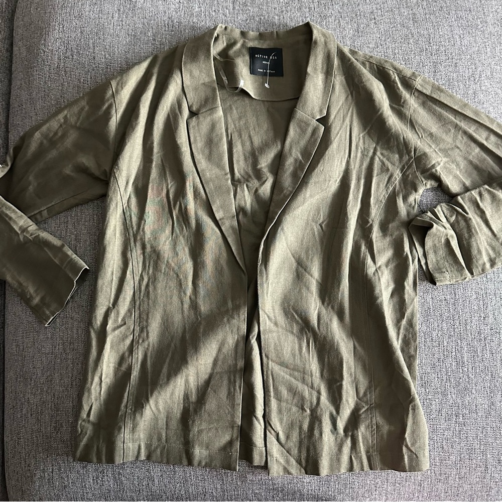 Active USA || olive green linen blend blazer